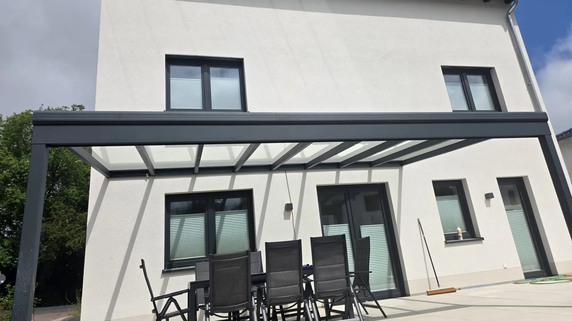 Terrassendach aus Alu am Wohnhaus